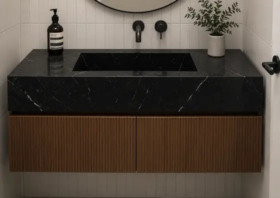 Baño revestido en Mármol Negro Marquina — obra de Granimar, marmolería en Lanús y Hudson