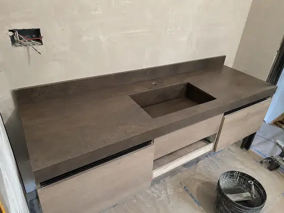 Trabajo realizado en Neolith Sofia Cuprum — obra de Granimar, marmolería en Lanús y Hudson