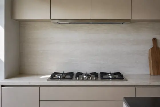 Trabajo realizado en Sinterium Venato — obra de Granimar, marmolería en Lanús y Hudson